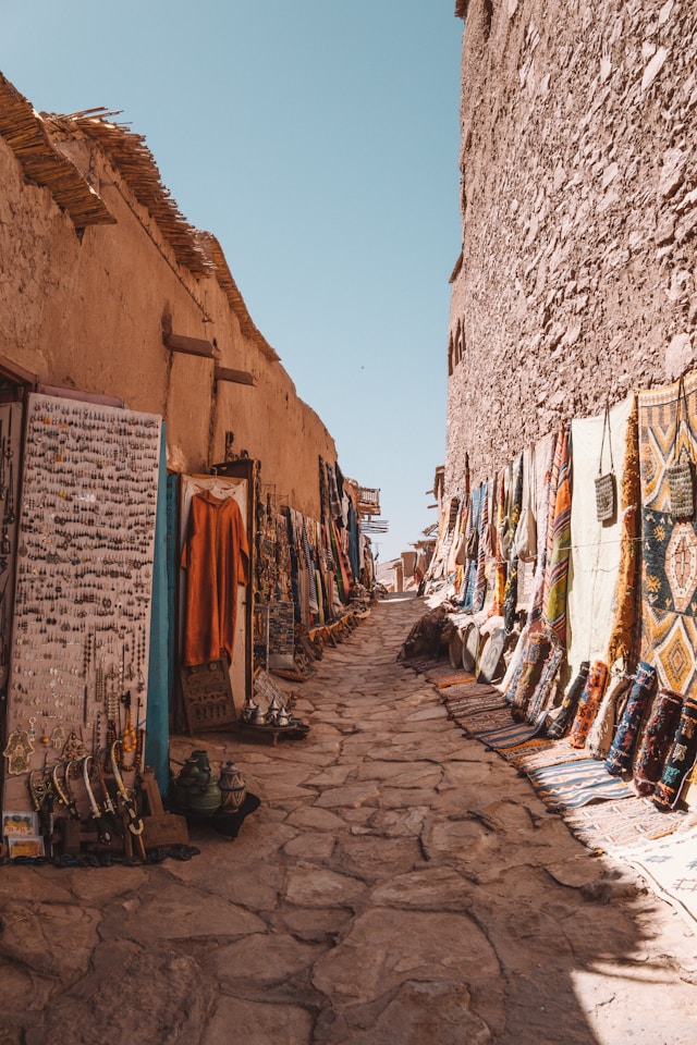 explore ait ben haddou in 4 days tour from marrakech to fes